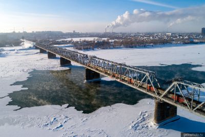 Железнодорожный мост в Новосибирске фото