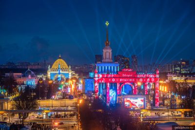 ВДНХ павильон Зерно с подсветкой в Москве фото