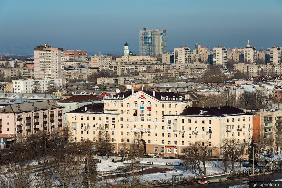 Дом Ворота в город в центре Перми зимой фото