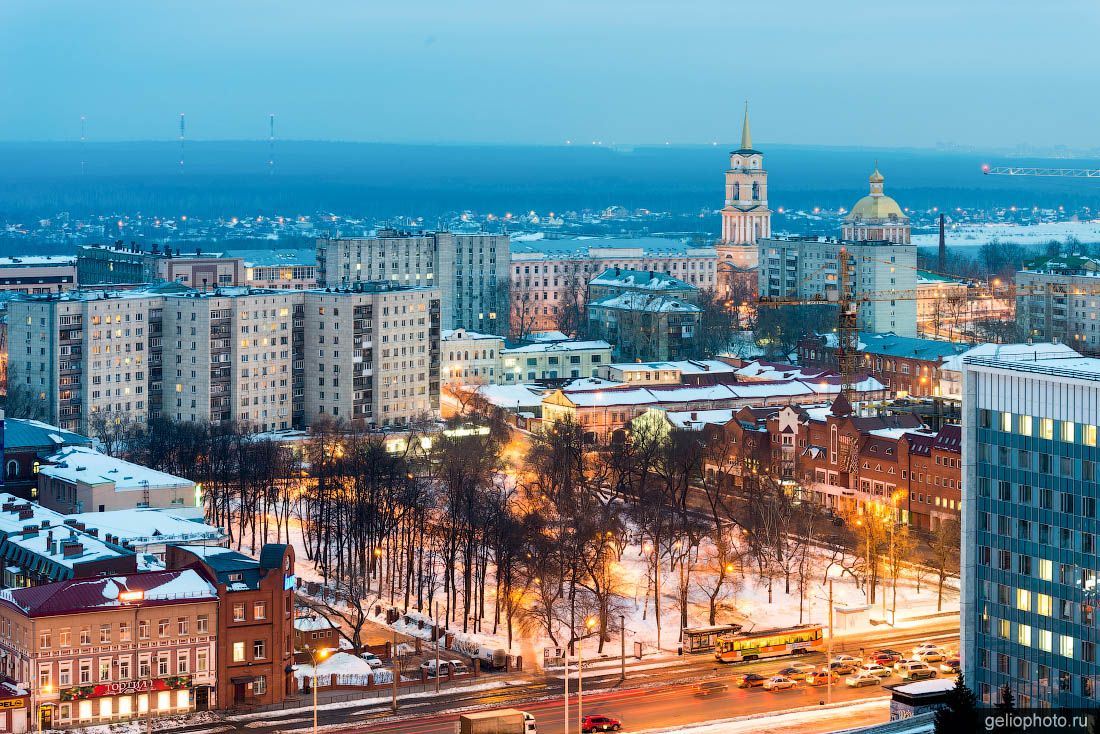 Сквер Уральских добровольцев зимой в Перми фото