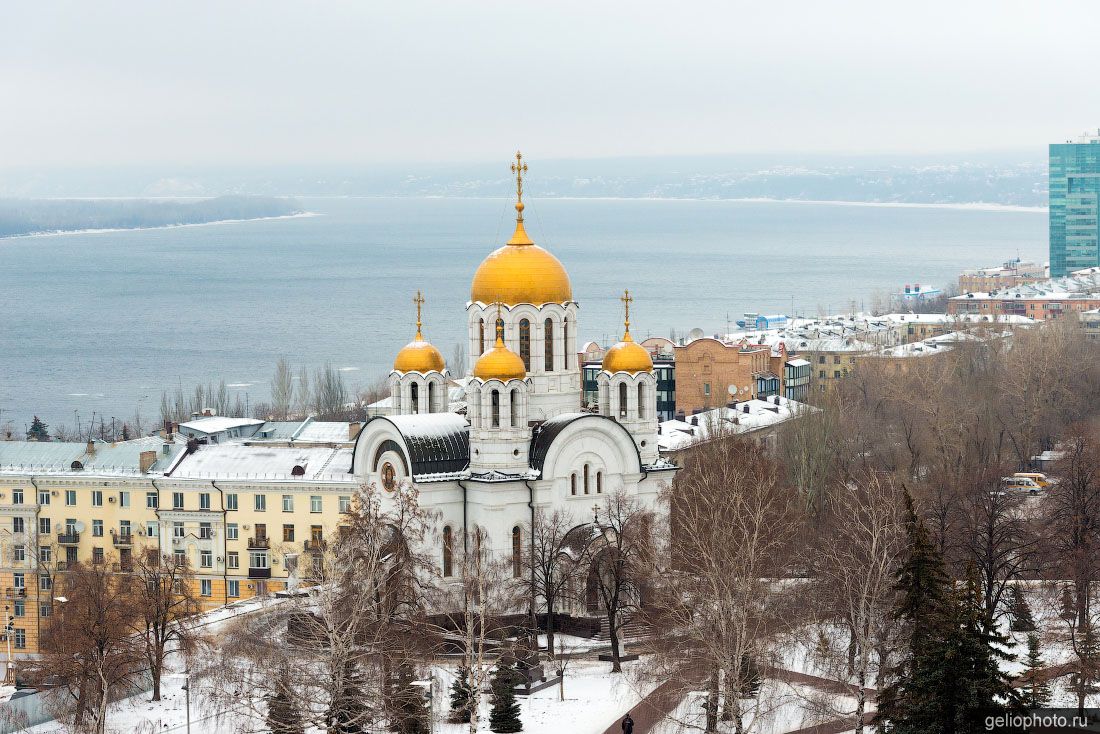 Храм Георгия Победоносца в Самаре зимой фото