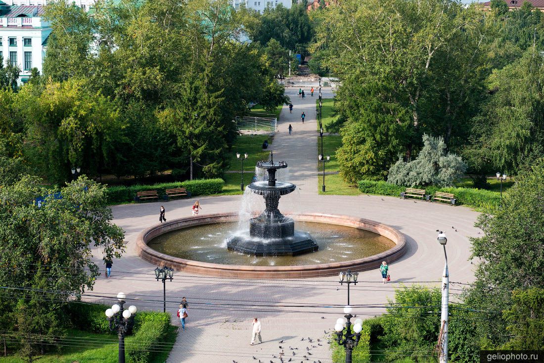 Фонтан в сквере Дзержинского в Омске фото