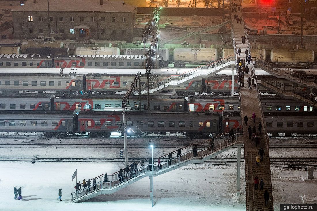Поезда на Тюменском ЖД вокзале фото