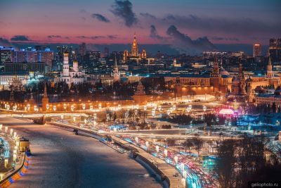 Парк Зарядье в Москве с новогодней подсветкой фото