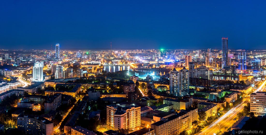 Панорама вечернего Екатеринбурга с высоты фото