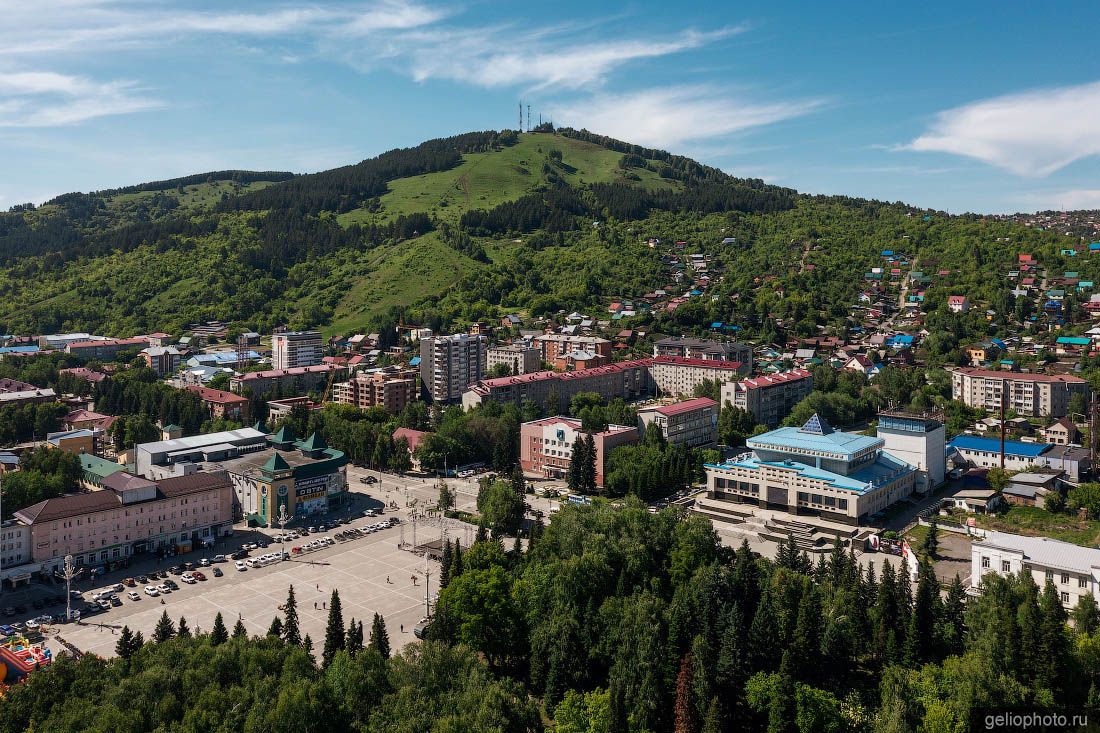 Площадь Ленина в Горно-Алтайске с высоты фото