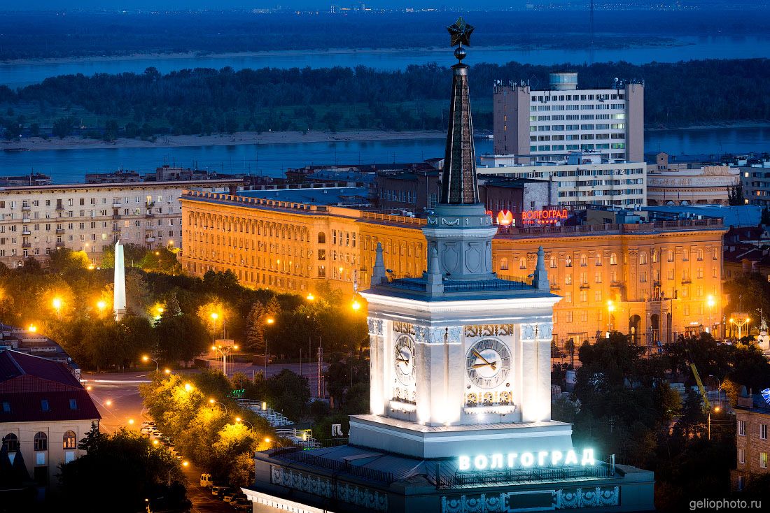 Башня ЖД вокзала в Волгограде фото