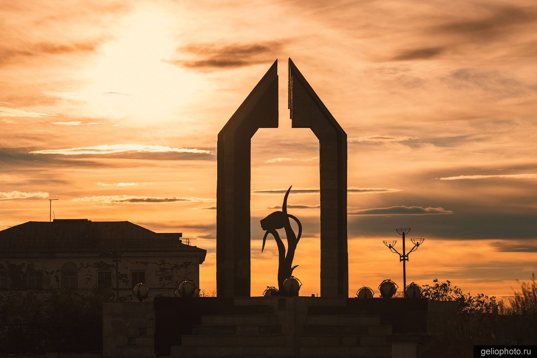 Мемориал Чёрный тюльпан в Норильске фото