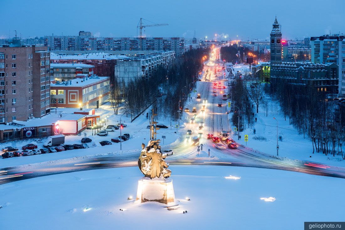 Памятник основателям Сургута фото