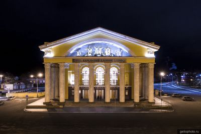Музыкальный театр Республики Карелия вечером фото