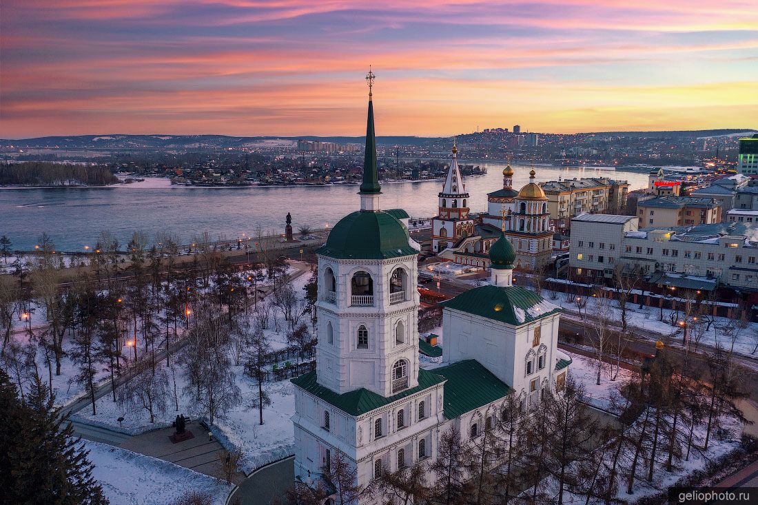 Спасская церковь в Иркутске зимой фото