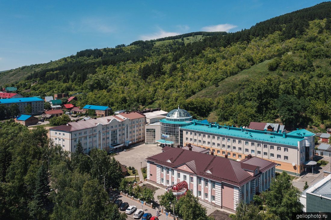 Республиканская гимназия Плакаса в Горно-Алтайске фото