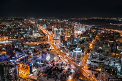 Октябрьская магистраль в Новосибирске ночью фото