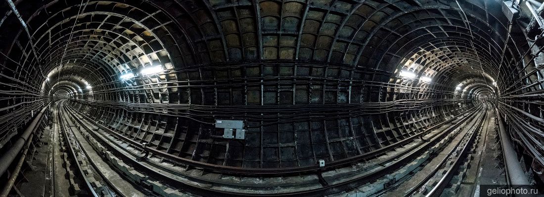 Панорама туннеля Новосибирского метро фото