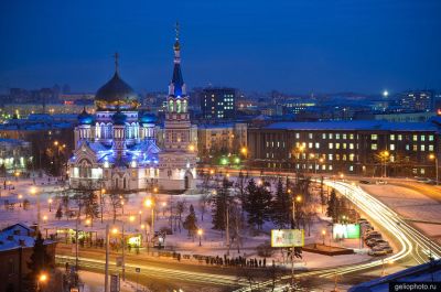 Свято-Успенский собор в Омске зимой ночью фото