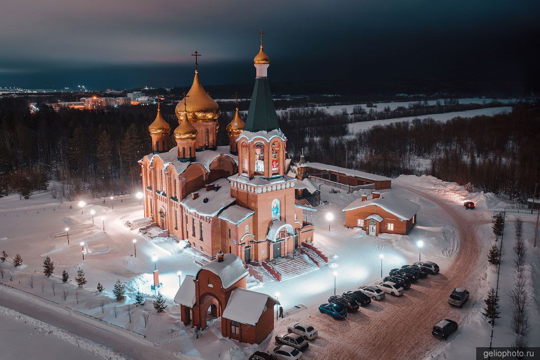 Храм Новомучеников в Ухте зимой фото