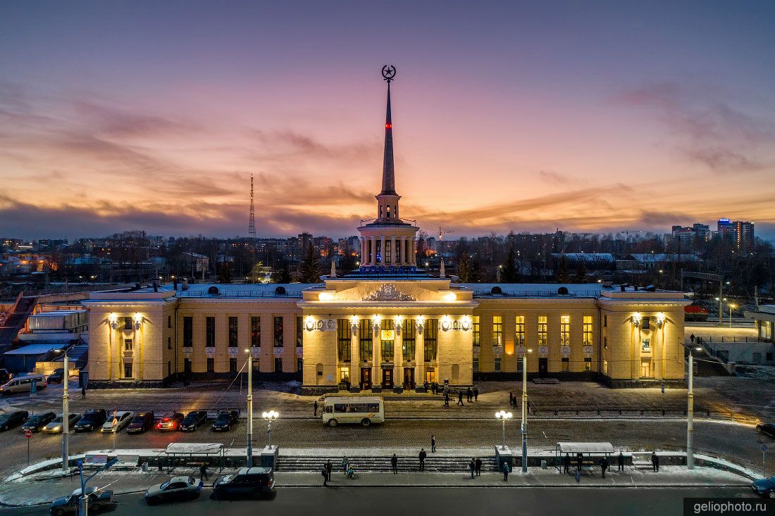 Железнодорожный вокзал Петрозаводска фото