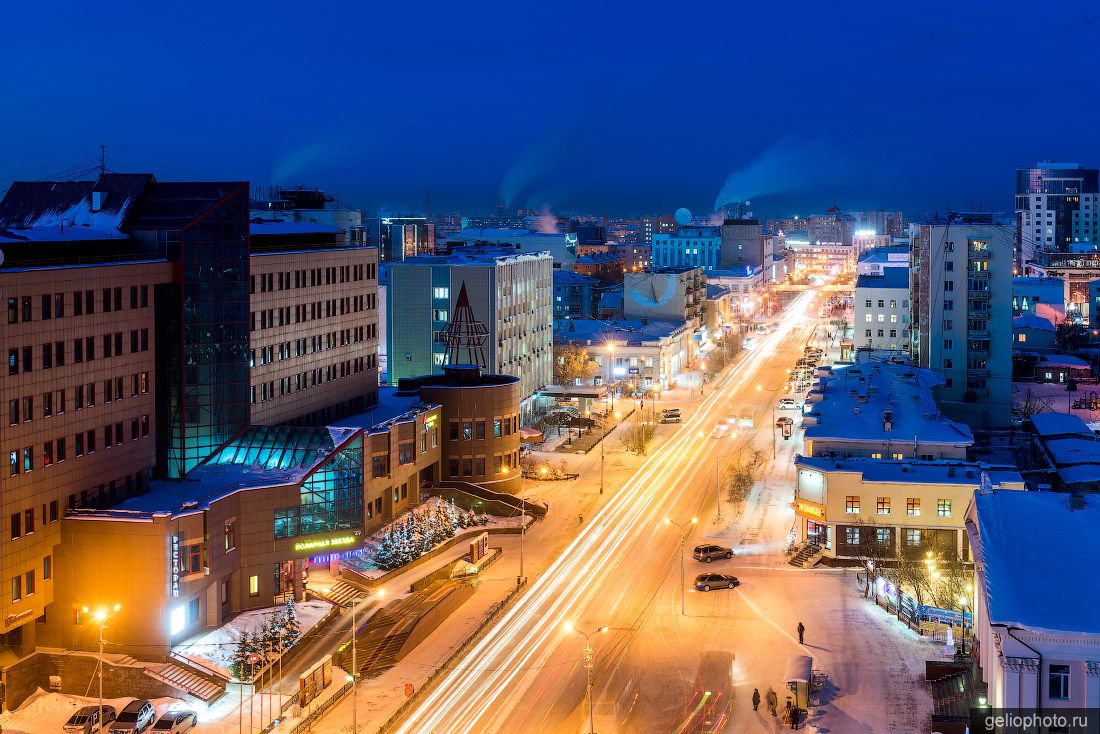 Вечерний проспект Ленина в Якутске фото