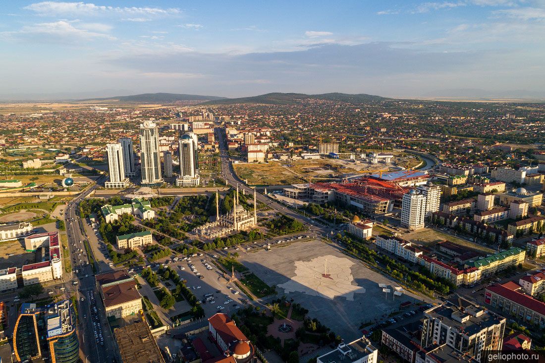 Площадь Ахмата Кадырова в Грозном с высоты фото