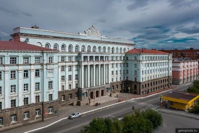 Заполярный государственный университет Федоровского в Норильске фото