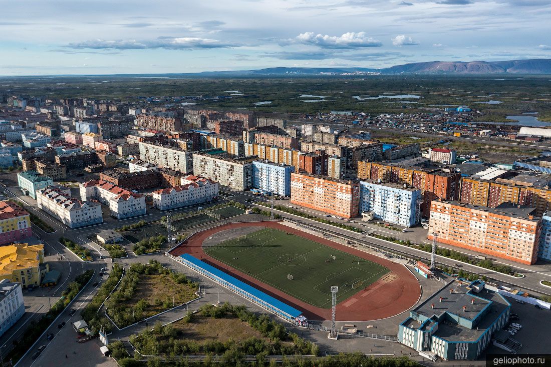 Стадион Заполярник в Норильске фото