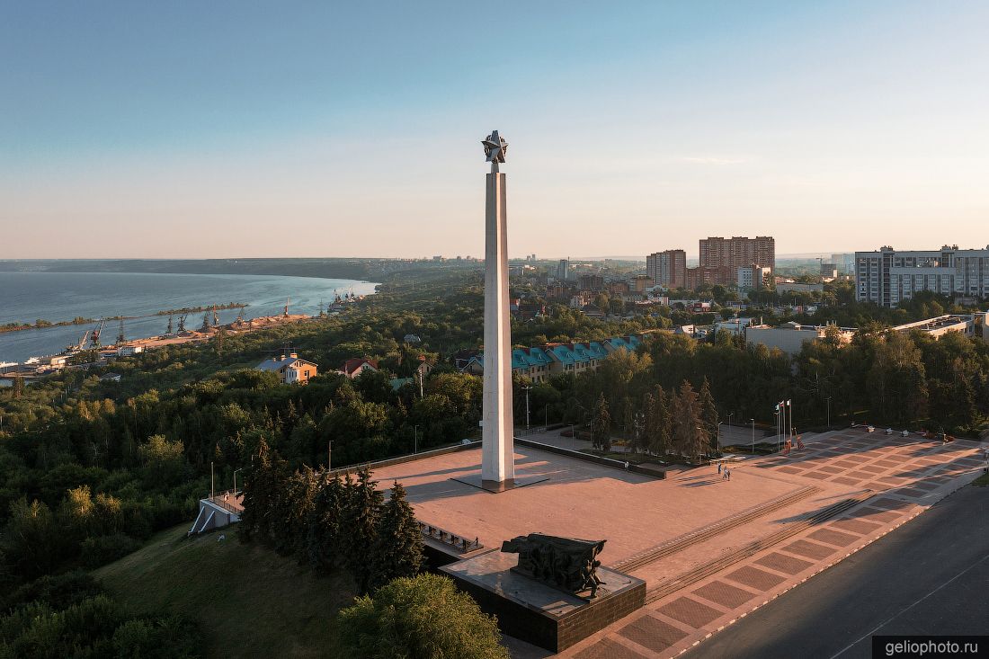 Памятник Вечной Славы на площади Победы в Ульяновске фото