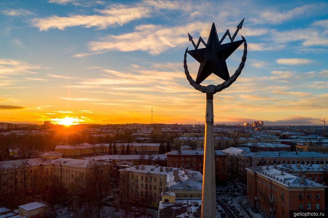 Шпиль управления почтовой связи в Петрозаводске фото