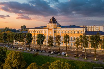 Здание Северной железной дороги фото