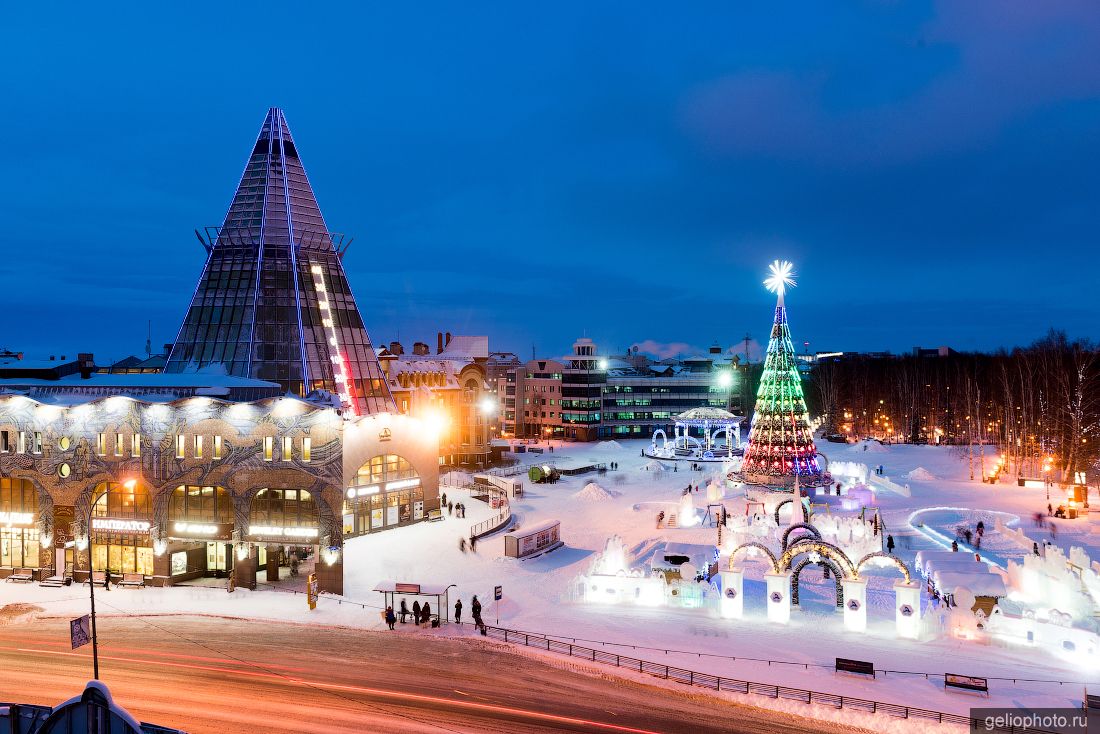 Центральная площадь Ханты-Мансийска зимой фото