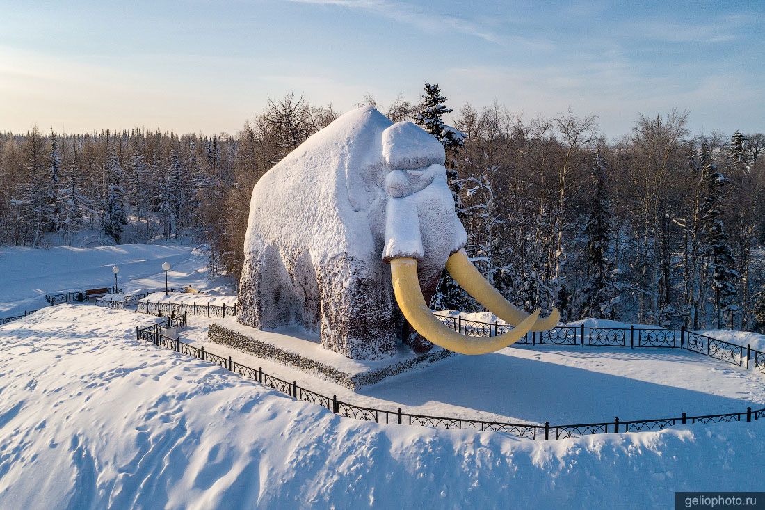 Скульптура Мамонт в Салехарде фото