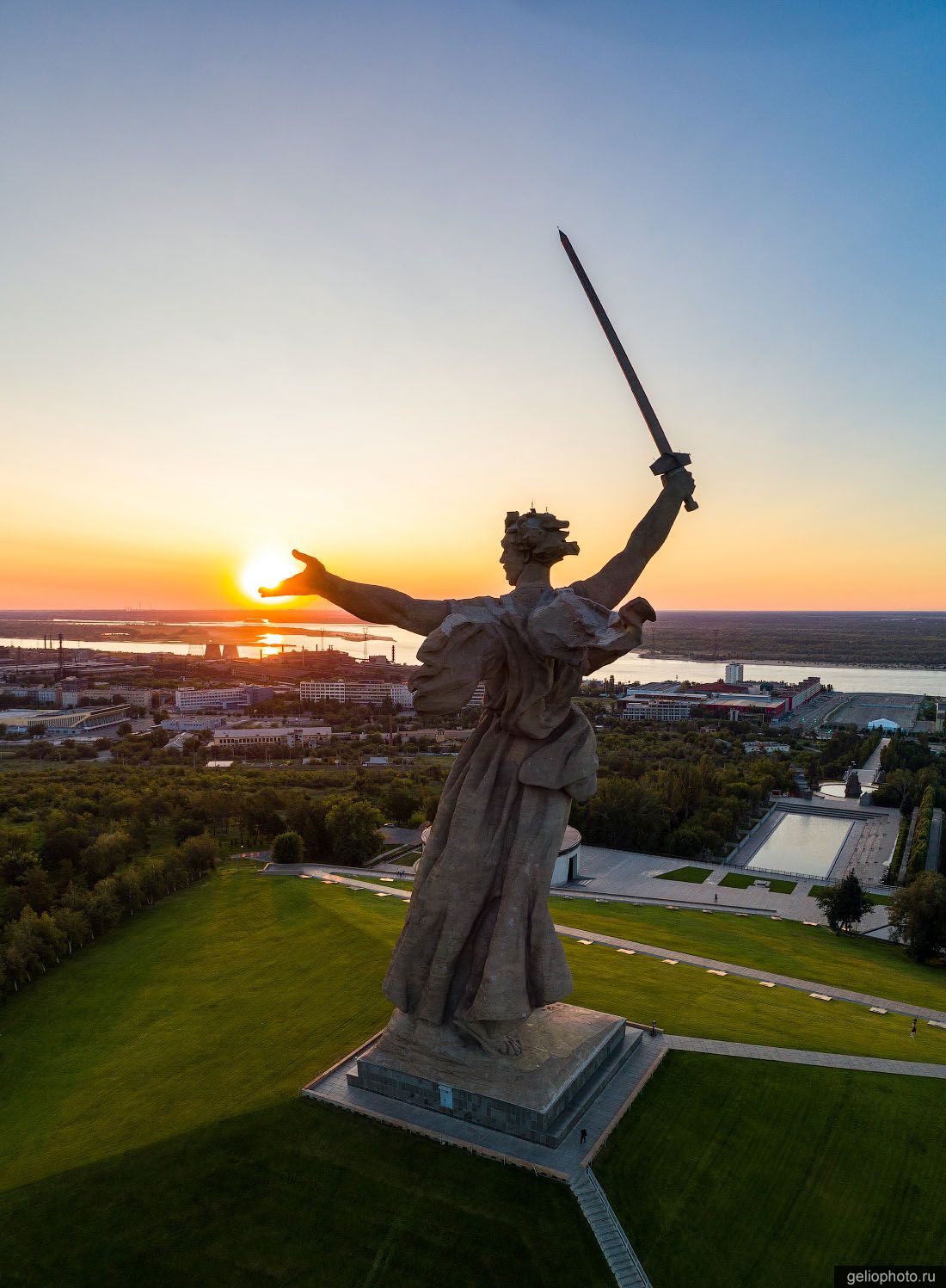 Родина-мать зовёт в Волгограде фото