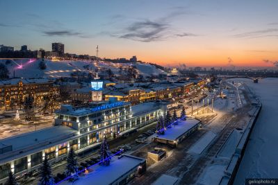 Нижегородский речной вокзал вечером фото