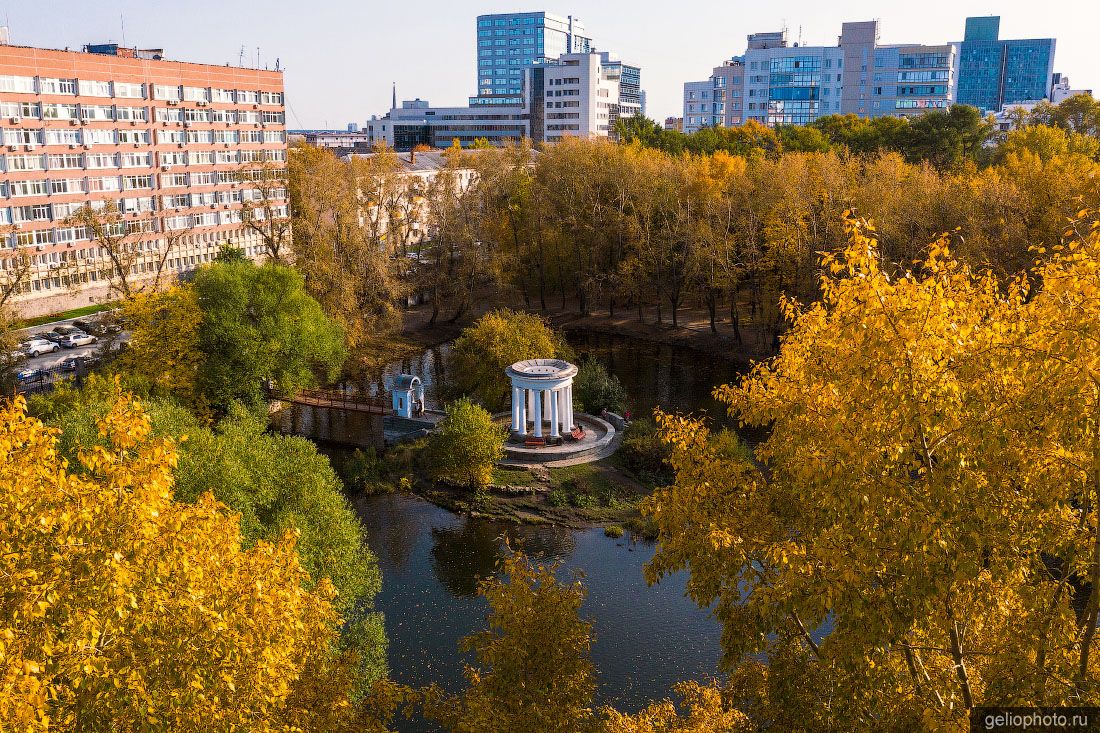 Ротонда в Харитоновском парке Екатеринбурга фото