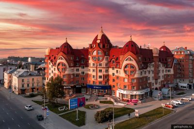 Жилой дом Три богатыря в Барнауле фото