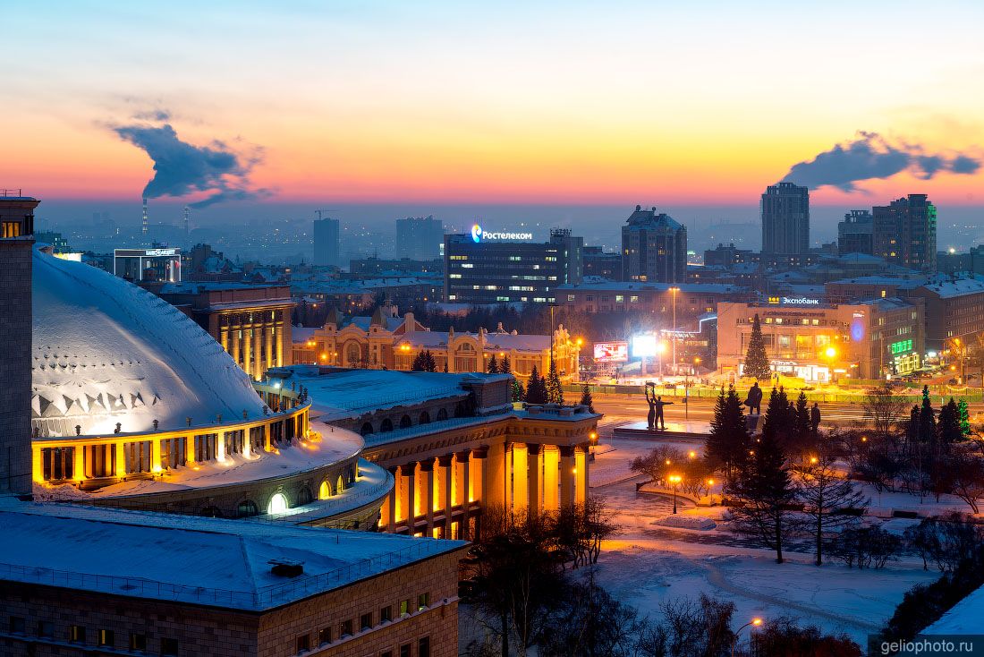 Оперный театр в Новосибирске зимой на закате фото