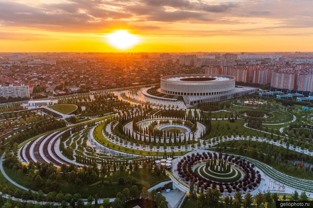 Парк Галицкого на закате фото