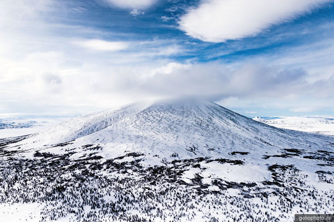 Вулкан Анаун на Камчатке зимой с высоты фото
