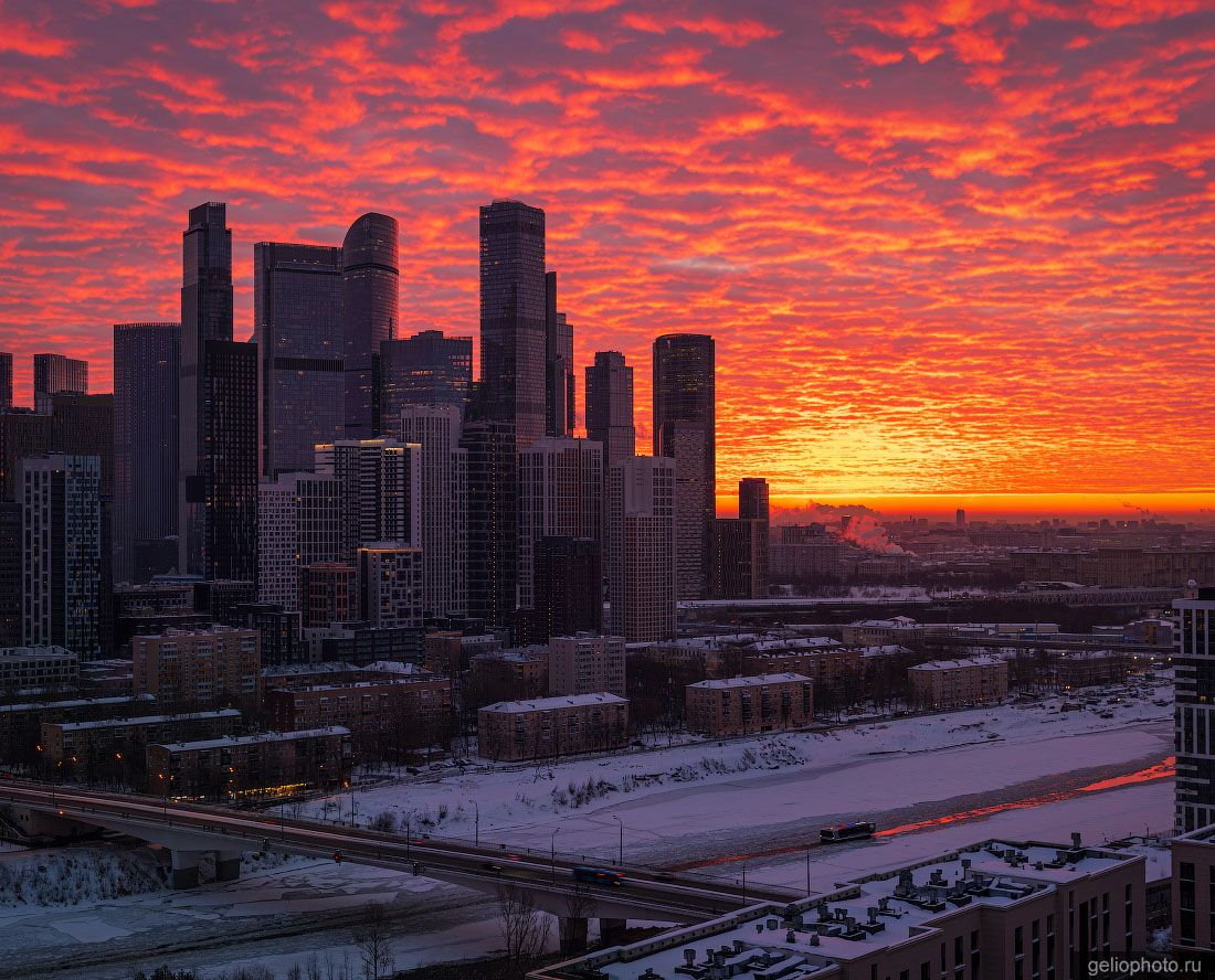 Москва-Сити на рассвете фото