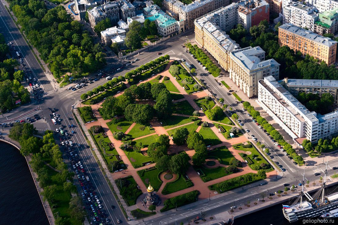 Троицкая площадь в Санкт-Петербурге фото