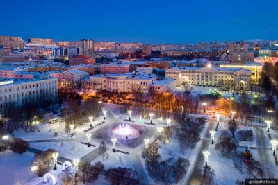 Центральный сквер Мурманска с высоты фото