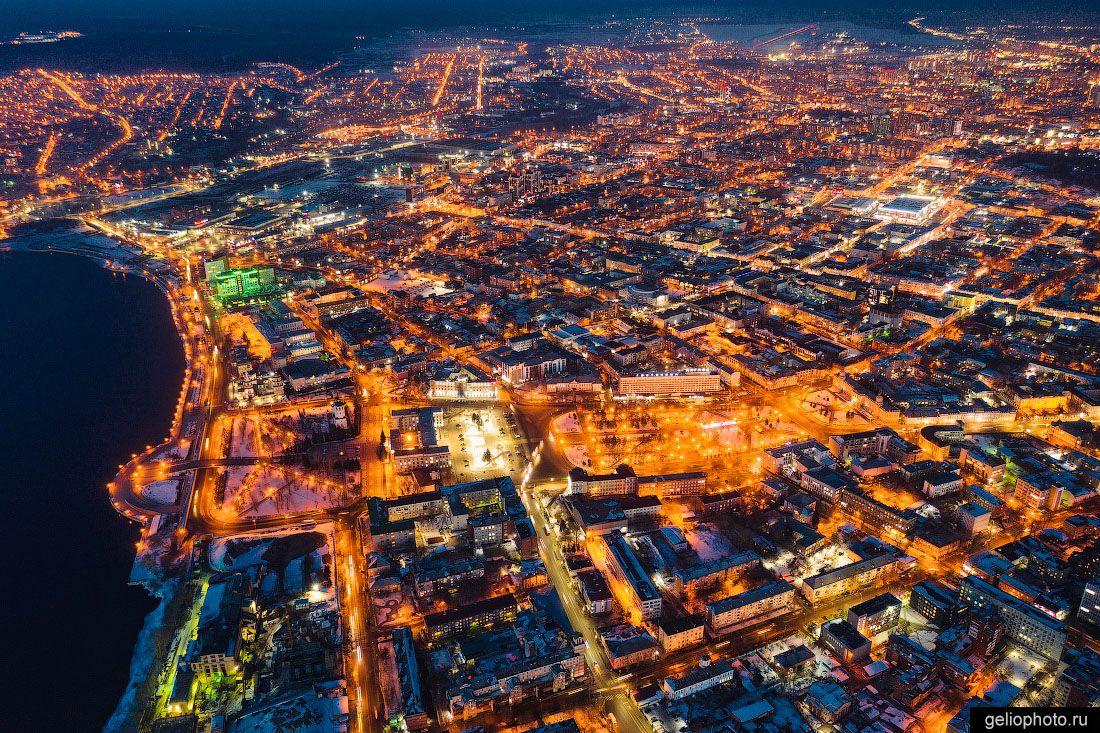 Центр ночного Иркутска с высоты фото