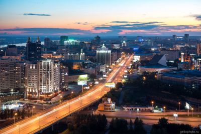 Октябрьская магистраль в Новосибирске вечером фото