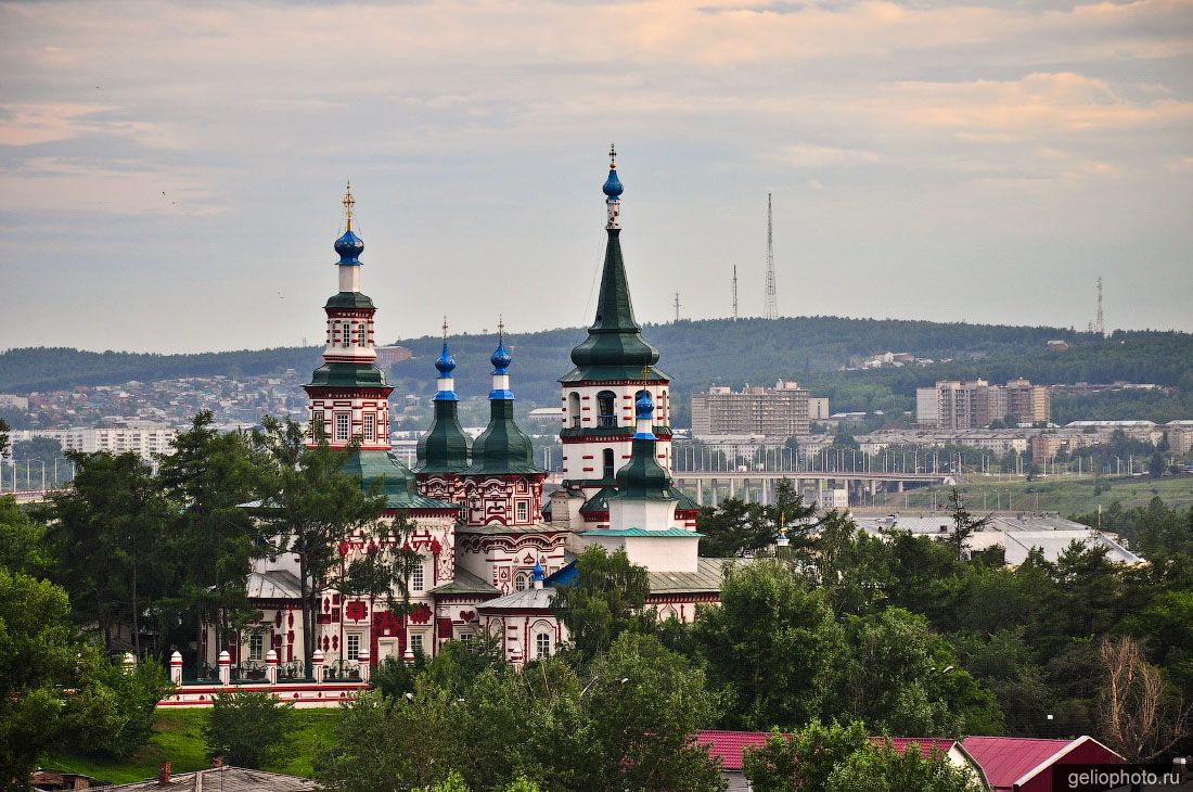 Крестовоздвиженская церковь в Иркутске фото