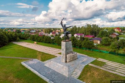 Памятник героям битвы за Москву на Перемиловской высоте фото