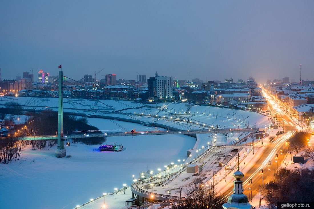 Пешеходный мост Влюблённых в Тюмени фото