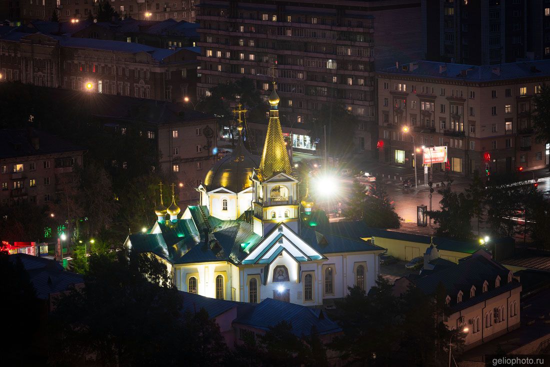 Вознесенский собор в Новосибирске ночью фото