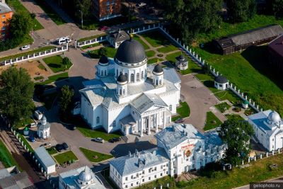 Собор Всемилостивого Спаса в Нижнем Новгороде с высоты фото