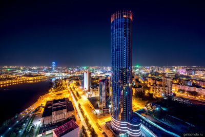 Екатеринбург-Сити вечером фото