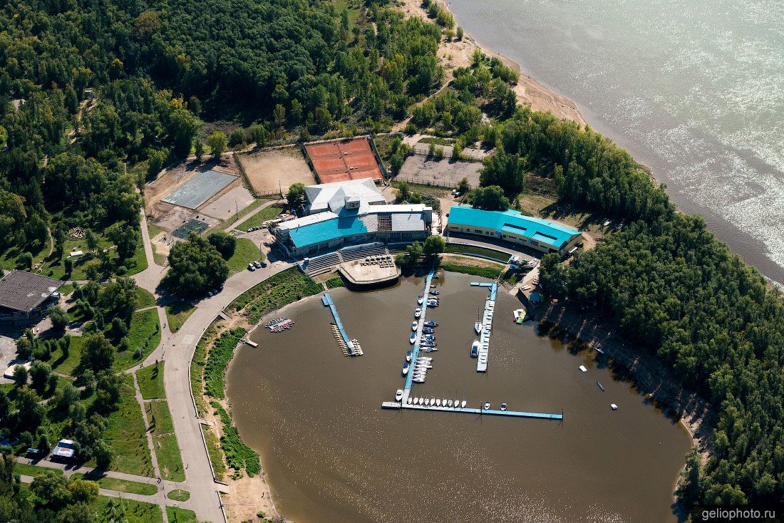 Пристань в парке Зелёный остров в Омске фото