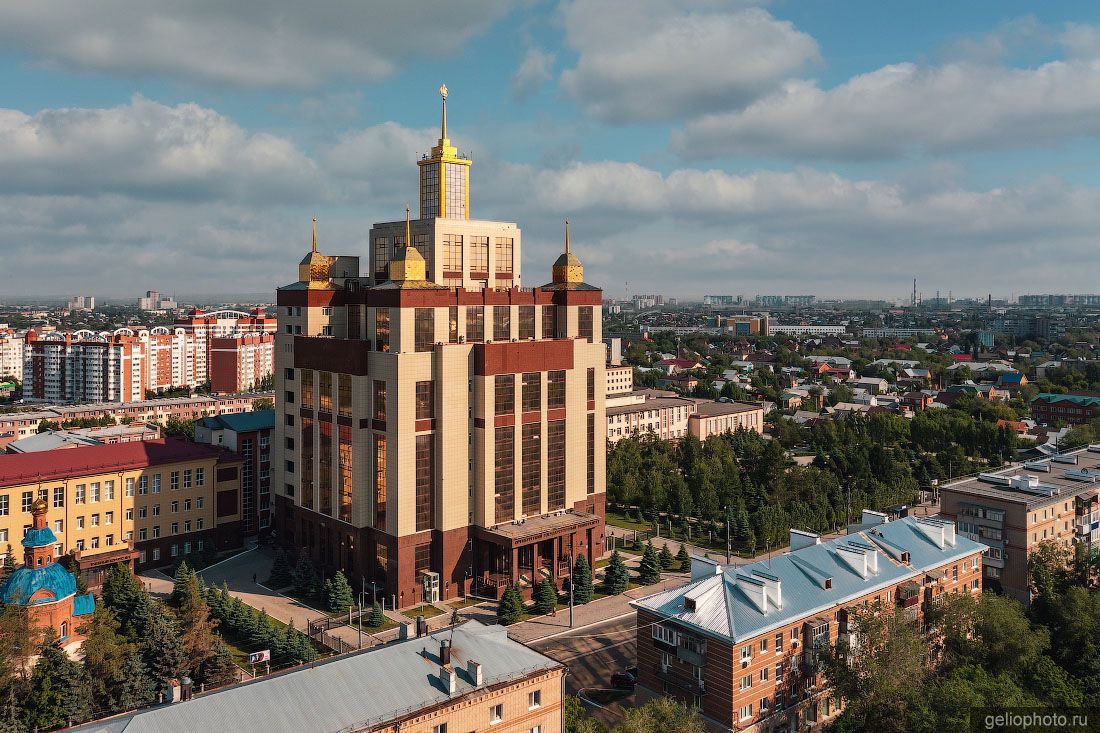 Здание ОГУ в Оренбурге фото